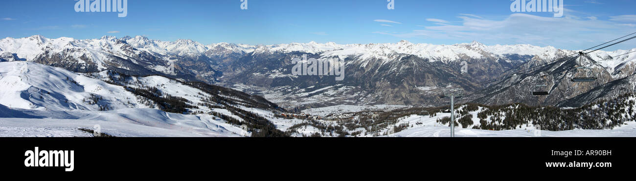Panorama de montagnes des Alpes Banque D'Images