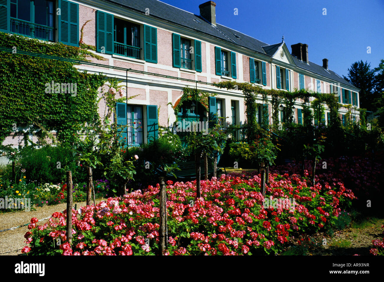 Frontière coloré en face de la maison de Claude Monet à Giverny Banque D'Images