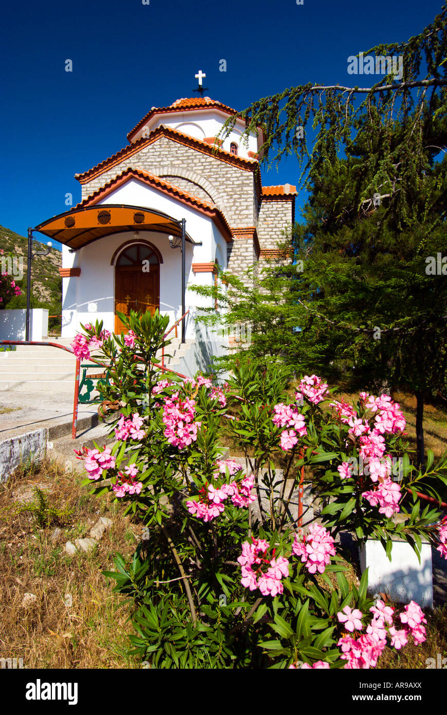 Une petite église orthodoxe grecque Egnatia à près de Kavala Grèce Banque D'Images