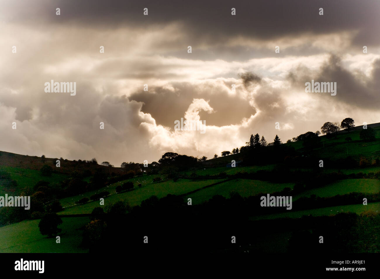 Au cours de la formation des nuages dragon nuages Galles Brecon Banque D'Images