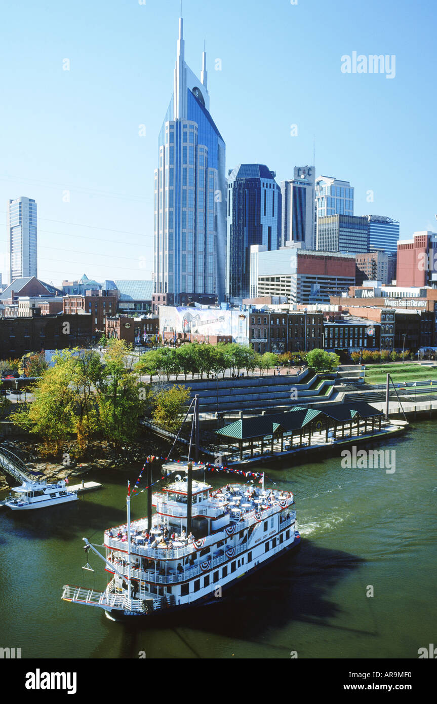 Nashville skyline avec stern wheeler sur la rivière Cumberland Maryland. USA Banque D'Images