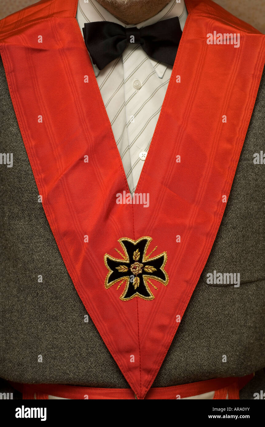 Un foulard rouge franc-maçon Photo Stock - Alamy