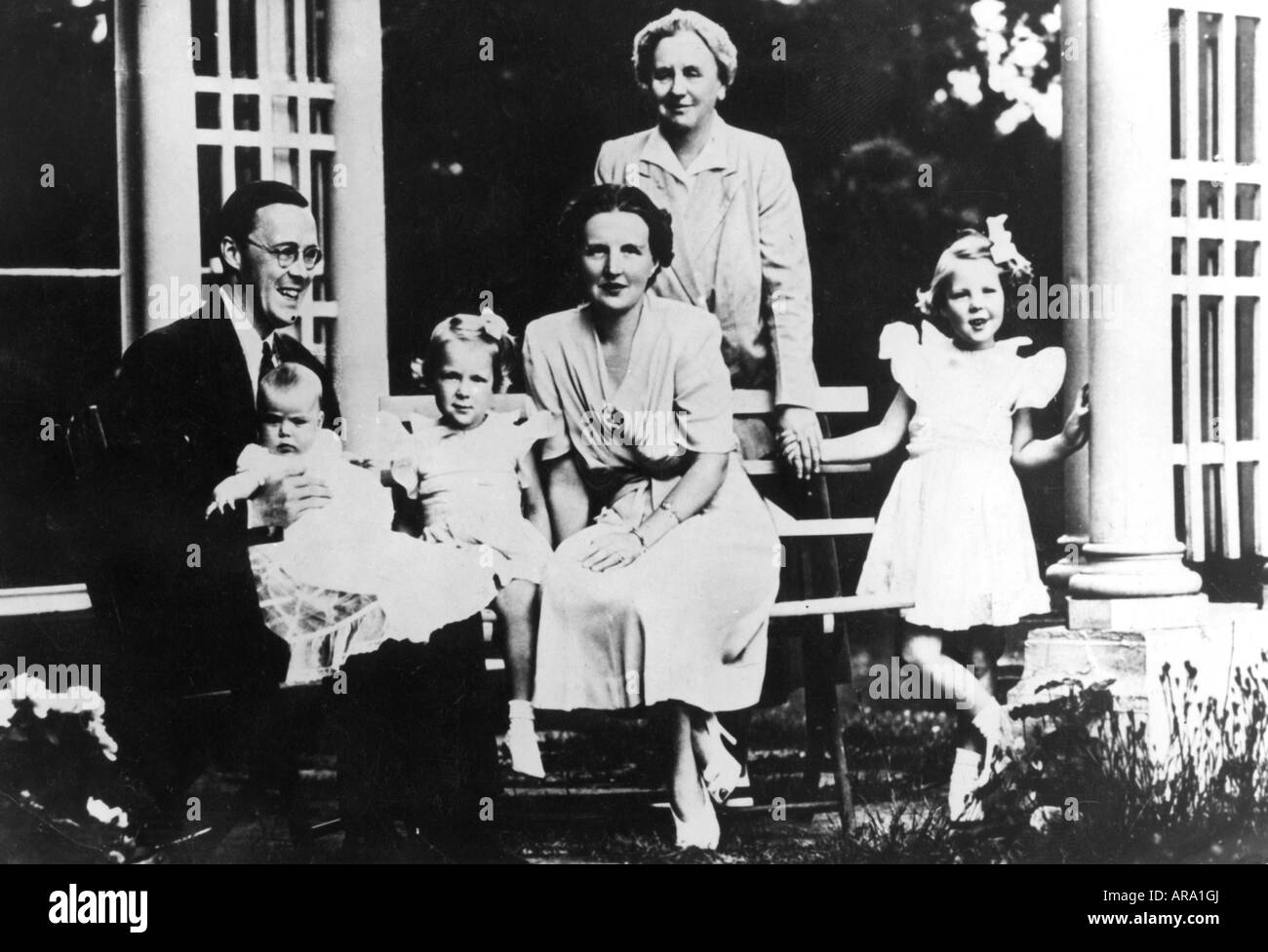 Wilhelmina, 31.8.1880 - 28.11.1962, Reine des Pays-Bas, avec la couronne princesse Juliana, Prince Bernhard, princesses Beatrix, Irene et margriet, Stornoway House, Ottawa, 1943, Banque D'Images