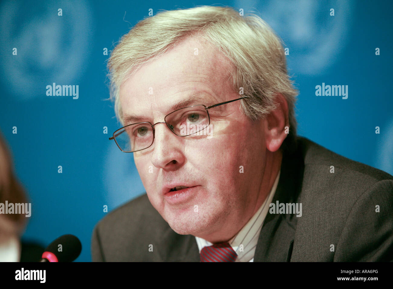 Sir John Holmes, Sous-secrétaire des Nations Unies aux affaires humanitaires et Coordonnateur des secours d'urgence Banque D'Images
