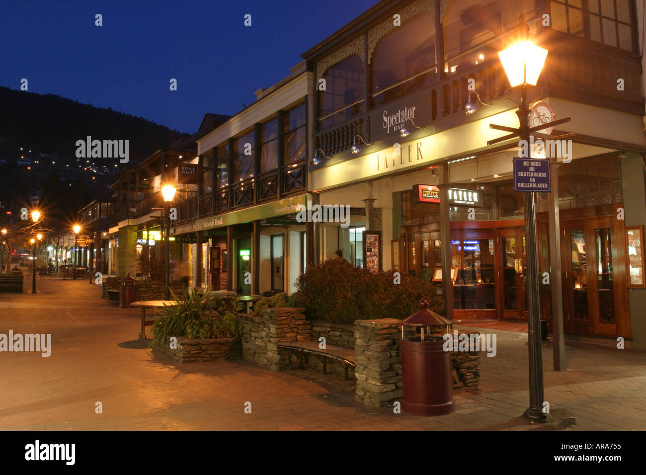 Le centre commercial de nuit Queenstown ile sud Nouvelle Zelande Banque D'Images