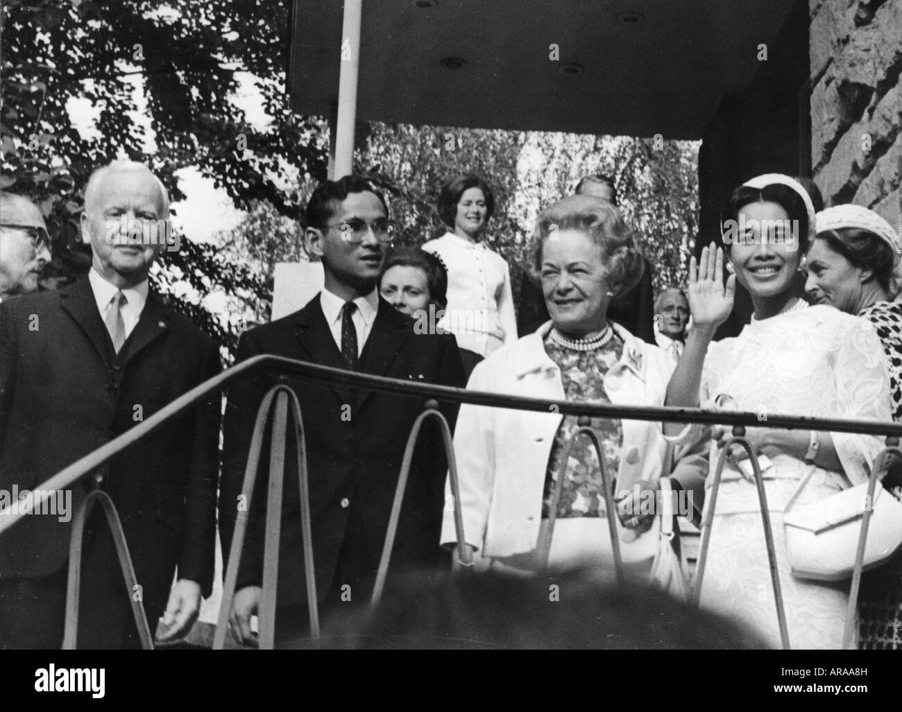 Rama IX Bhumibol Adulyadai, 5.12.1927 - 13.10.2016, roi de Thaïlande 9.6.1946 - 13.10.2016, visite en Allemagne occidentale, avec femme Reine Sirikit et Président fédéral Heinrich Lübke, Bad Kissingen, 25.8.1966, , Banque D'Images