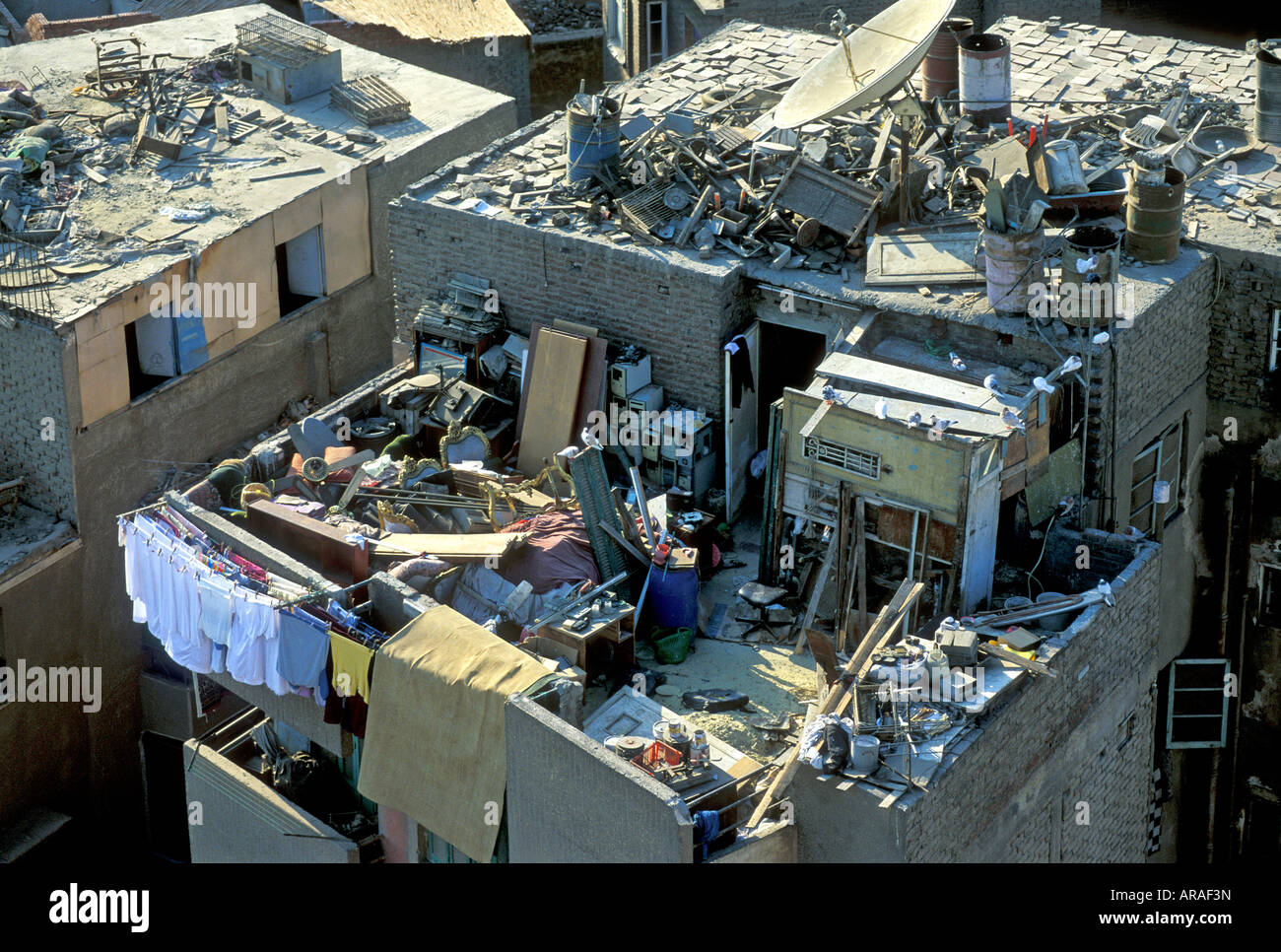 L'ordure et la collecte sur un Egyptien du Caire, appartement. Banque D'Images