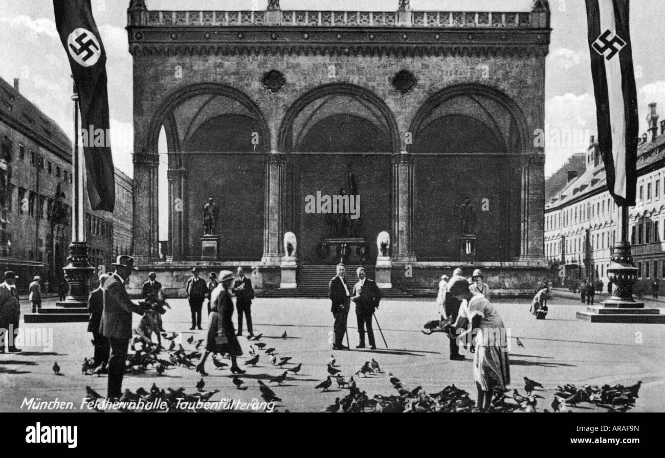 Géographie/voyages, Allemagne, Munich, Feldherrnhalle, pigeons alimentaires, vue, carte postale, vers 1930, changé vers 1933, nazisme, socialisme national, troisième Reich, drapeaux, population, Bavière, Europe, XXe siècle, historique, 1930, Banque D'Images