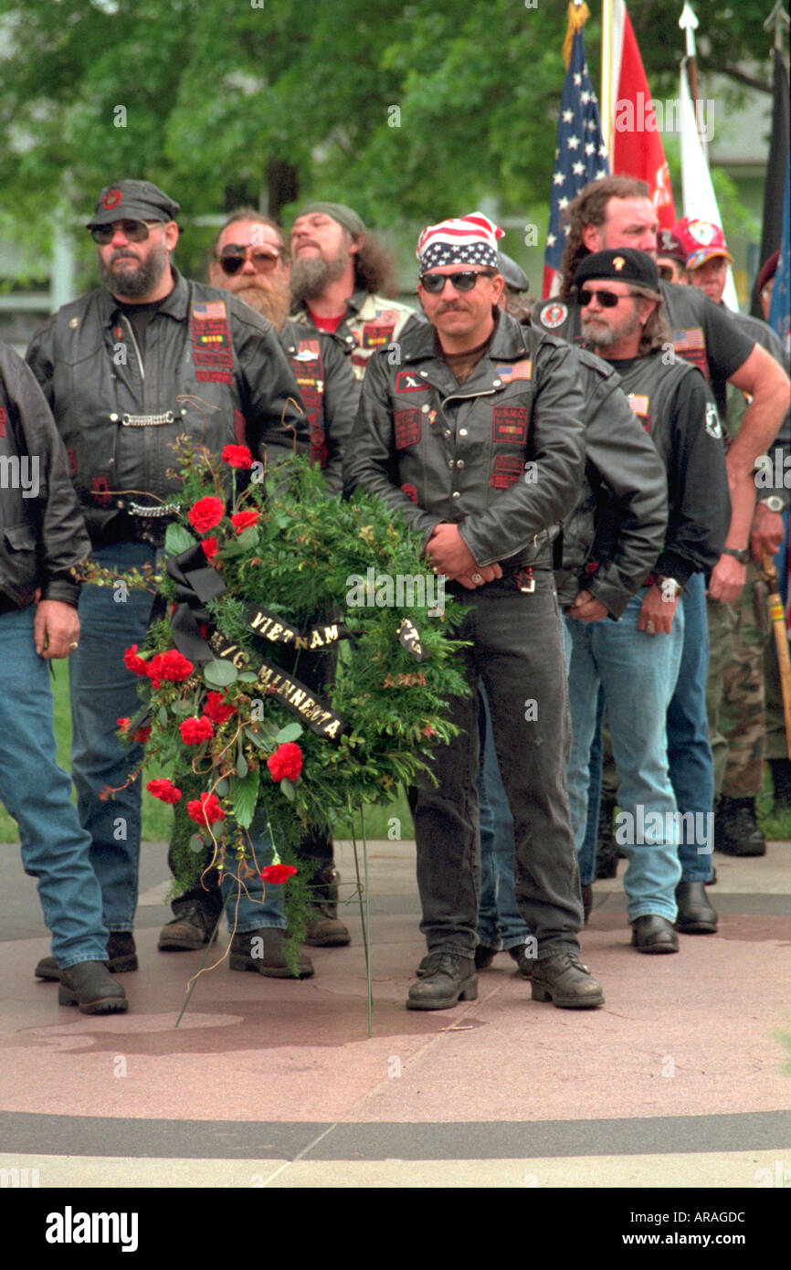 Vietnam veteran motards âgés de 55 gardes d'honneur de la marche de la cérémonie du Jour du Souvenir. St Paul Minnesota MN USA Banque D'Images