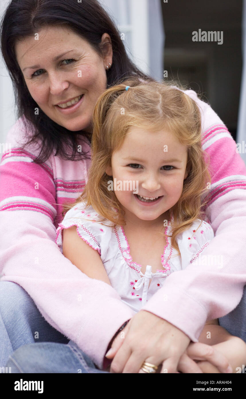 Happy mother and daughter (5-7 ans), close up Banque D'Images