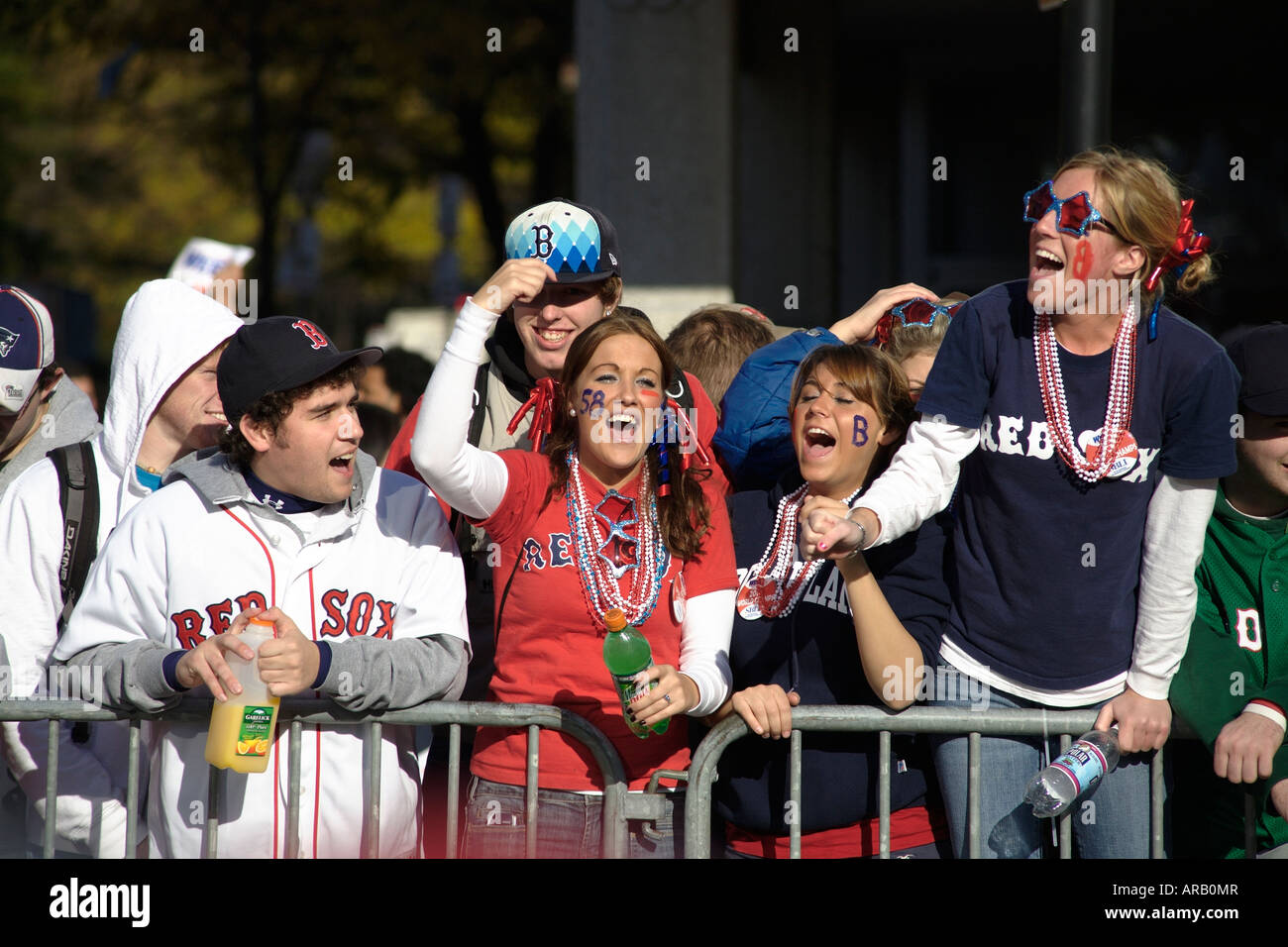 Foule de gens célébrant la victoire des Boston Red Sox en série mondiale 2007. Boston, Massachusetts, USA Banque D'Images
