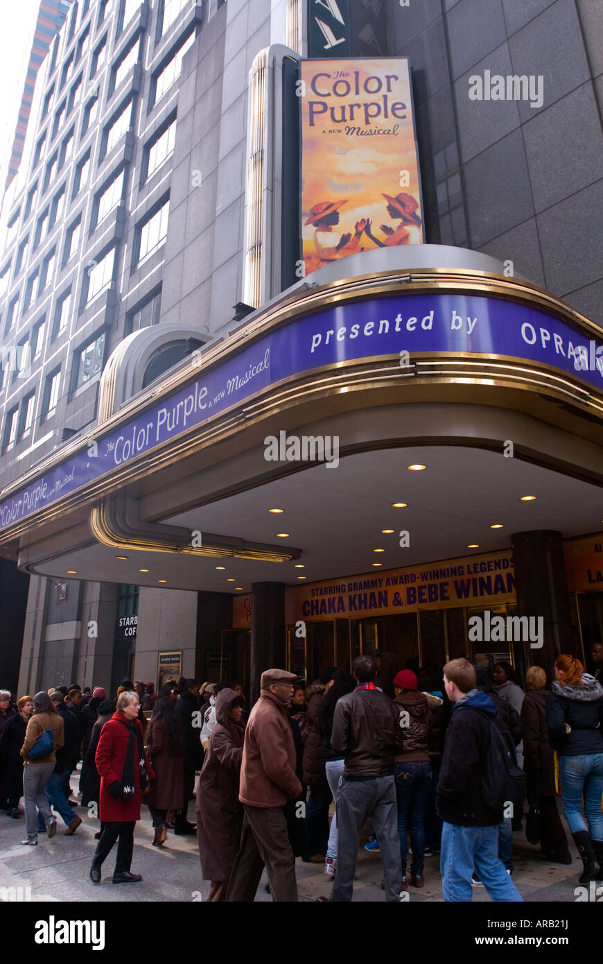 Les amateurs de théâtre Assister à une représentation en matinée de la comédie musicale à succès La couleur mauve à Broadway le théâtre de Broadway à New York Banque D'Images