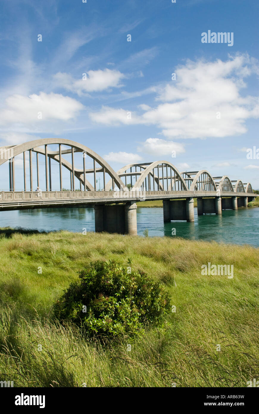Pont en béton - Balclutha pont sur le fleuve Clutha Banque D'Images