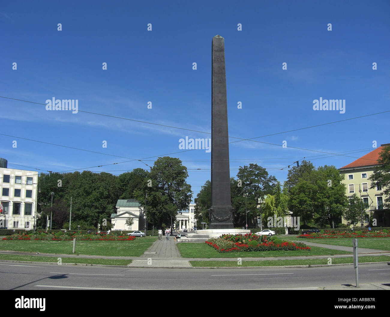 Géographie / voyage, Allemagne, Bavaria, Munich, places, Karolinenplatz, l'obélisque, monument aux morts des soldats de la thr campagne russe, construit : 1833, architecte : Leo von Klenze, Additional-Rights Clearance-Info-Not-Available- Banque D'Images