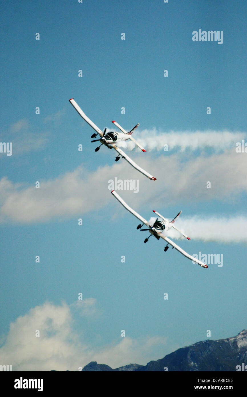 L'équipe de démonstration de voltige aérienne le terreautage avions Fletcher Cresco Banque D'Images