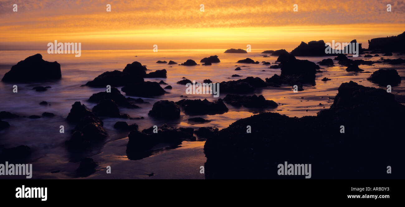 Coucher de soleil à marée basse El Matador State Beach Malibu Los Angeles County California USA Banque D'Images