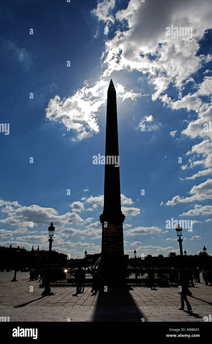 Fontaines et l'Obélisque de la Place de la Concorde Paris France Europe Banque D'Images