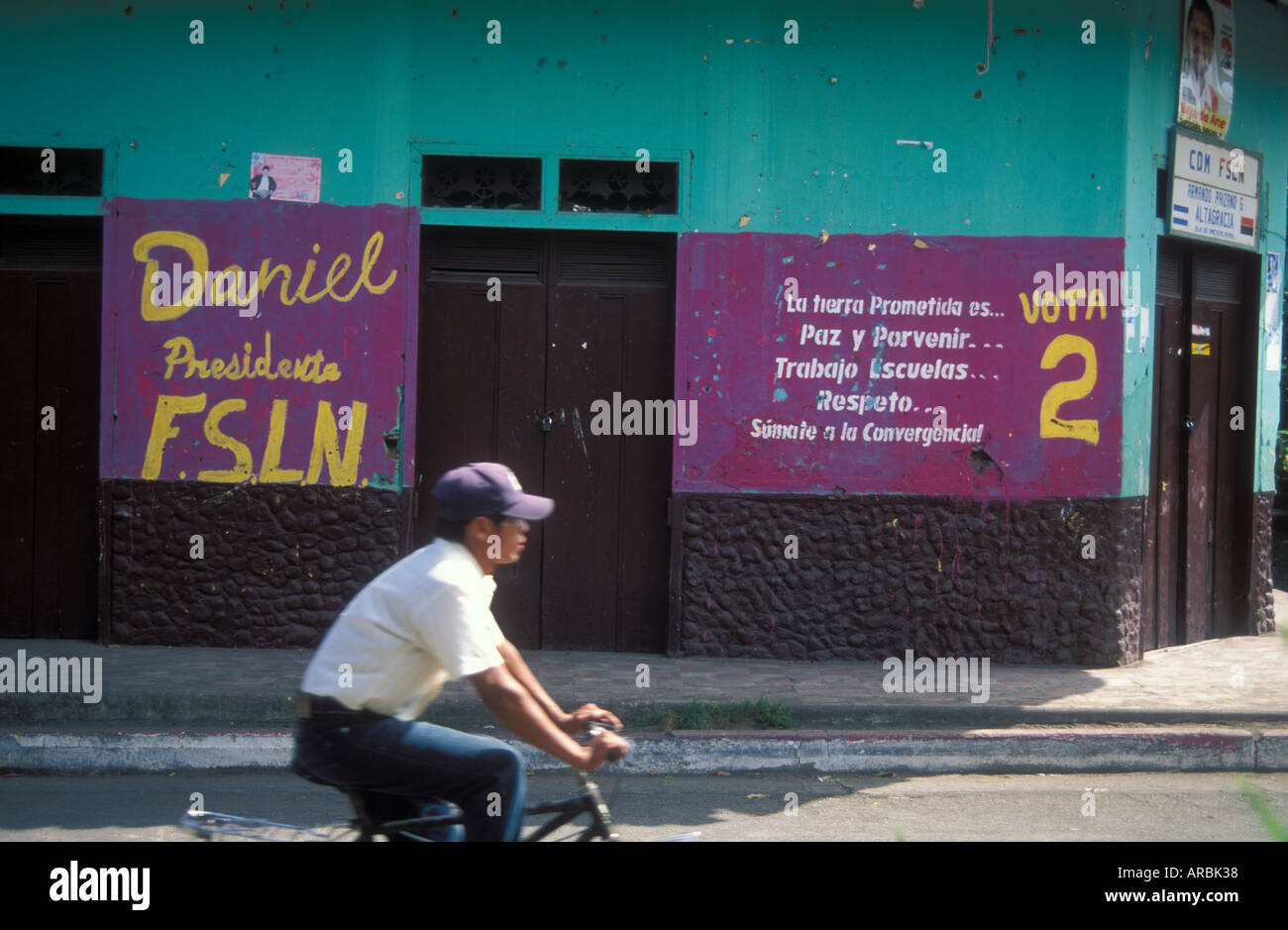 Hause mur avec peinture murale de l'élection du parti FSLN Daniel Ortegas Altagracia dans le Lac Nicaragua Nicaragua Ometepe Island Banque D'Images