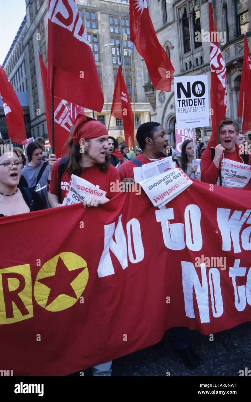 Jeunes manifestants non à la guerre non Trident à Manchester Banque D'Images