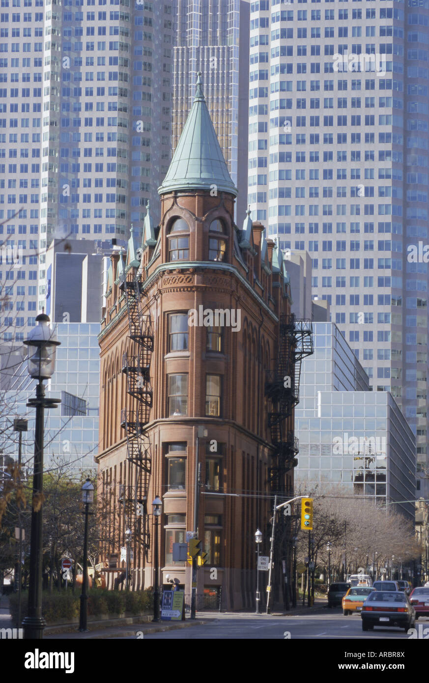 Bâtiments anciens et nouveaux dans le quartier financier du centre-ville, Toronto, Ontario, Canada, Amérique du Nord Banque D'Images