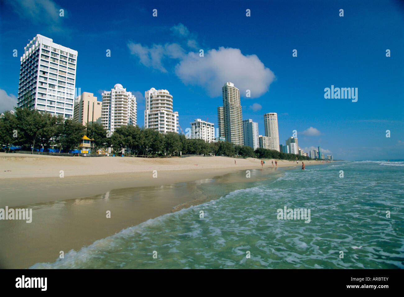 La plage de Surfers Paradise, Gold Coast, Queensland, Australie Banque D'Images