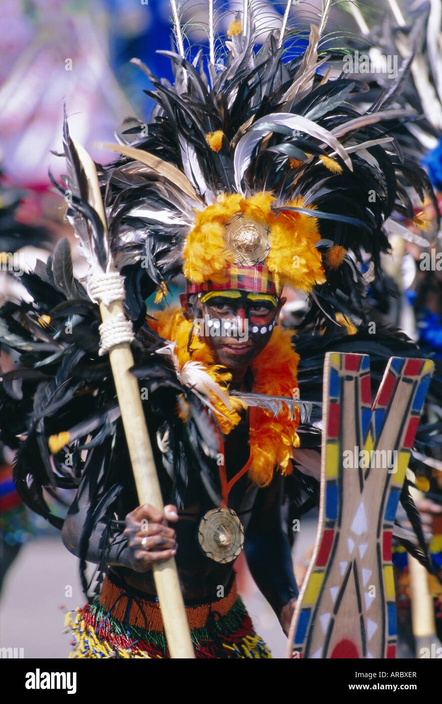 Portrait d'un garçon en costume et la peinture faciale, Mardi Gras, Dinagyang, Iloilo City, l'île de Panay, aux Philippines, en Asie du sud-est Banque D'Images