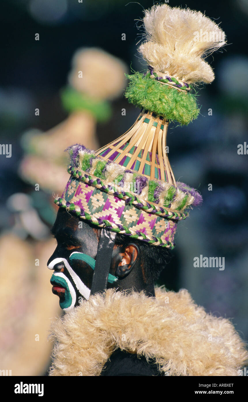 Portrait d'un homme en costume et la peinture faciale, Mardi Gras, Dinagyang, Iloilo City, l'île de Panay, aux Philippines, en Asie du sud-est Banque D'Images
