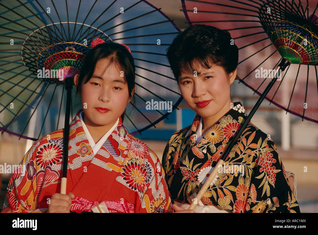 Portrait de deux femmes portant des kimonos traditionnels, le Japon, l'Asie Banque D'Images