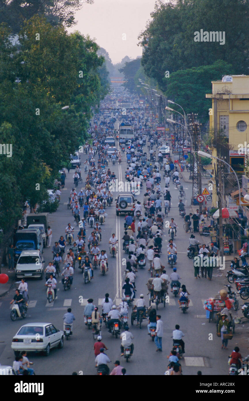 Centre-ville animé street, Ho Chi Minh Ville (Saigon), Vietnam, l'Indochine, l'Asie Banque D'Images