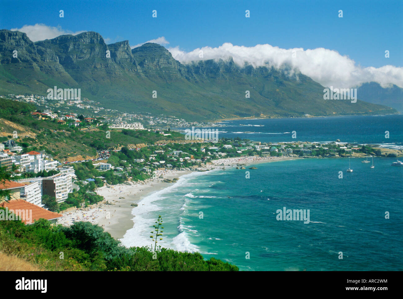 Clifton Bay, abrité par la tête de lion et les douze apôtres, Le Cap, Afrique du Sud Banque D'Images