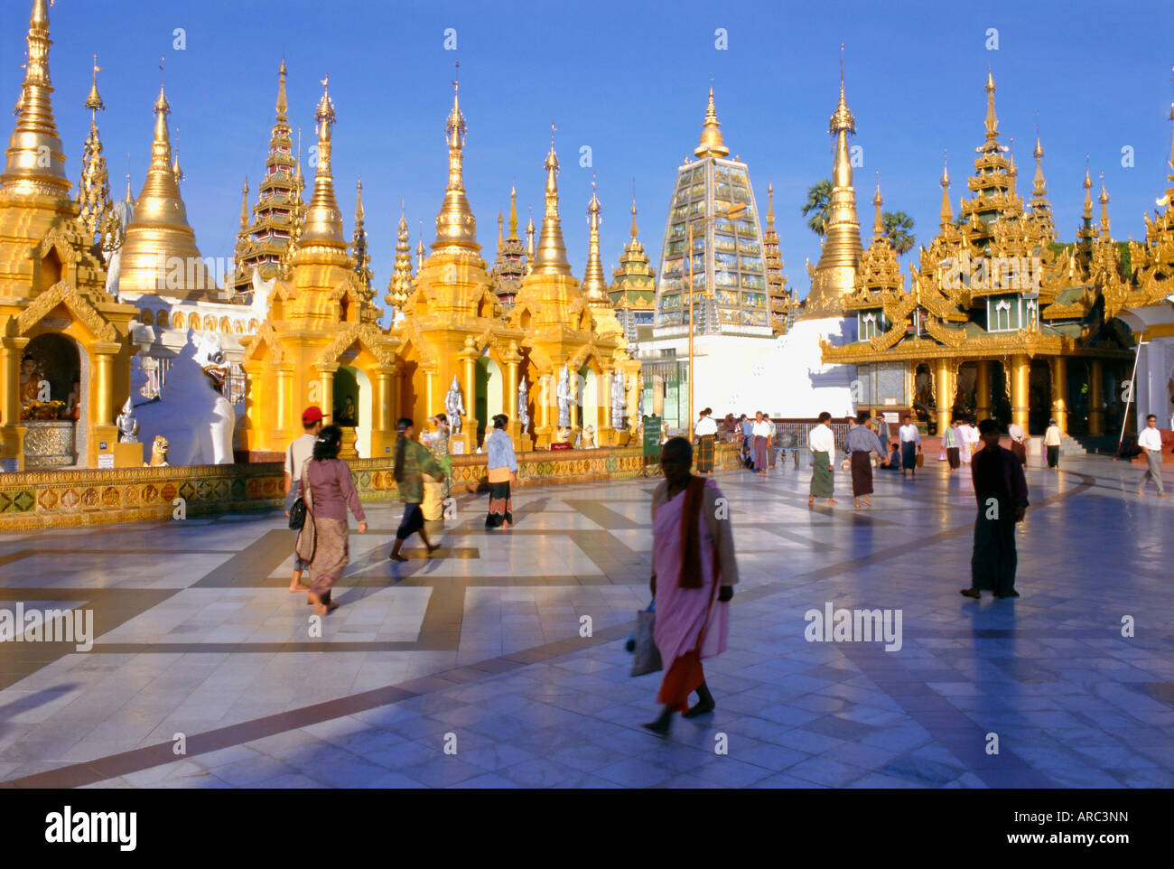 Flèches d'or, Paya Shwedagon pagode Shwe Dagon (), Yangon (Rangoon), le Myanmar (Birmanie) Banque D'Images