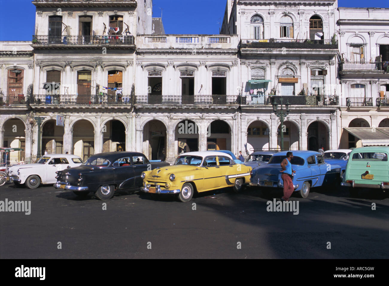 American 1950 voitures utilisées comme taxis, La Havane, Cuba, Antilles, Amérique Centrale Banque D'Images