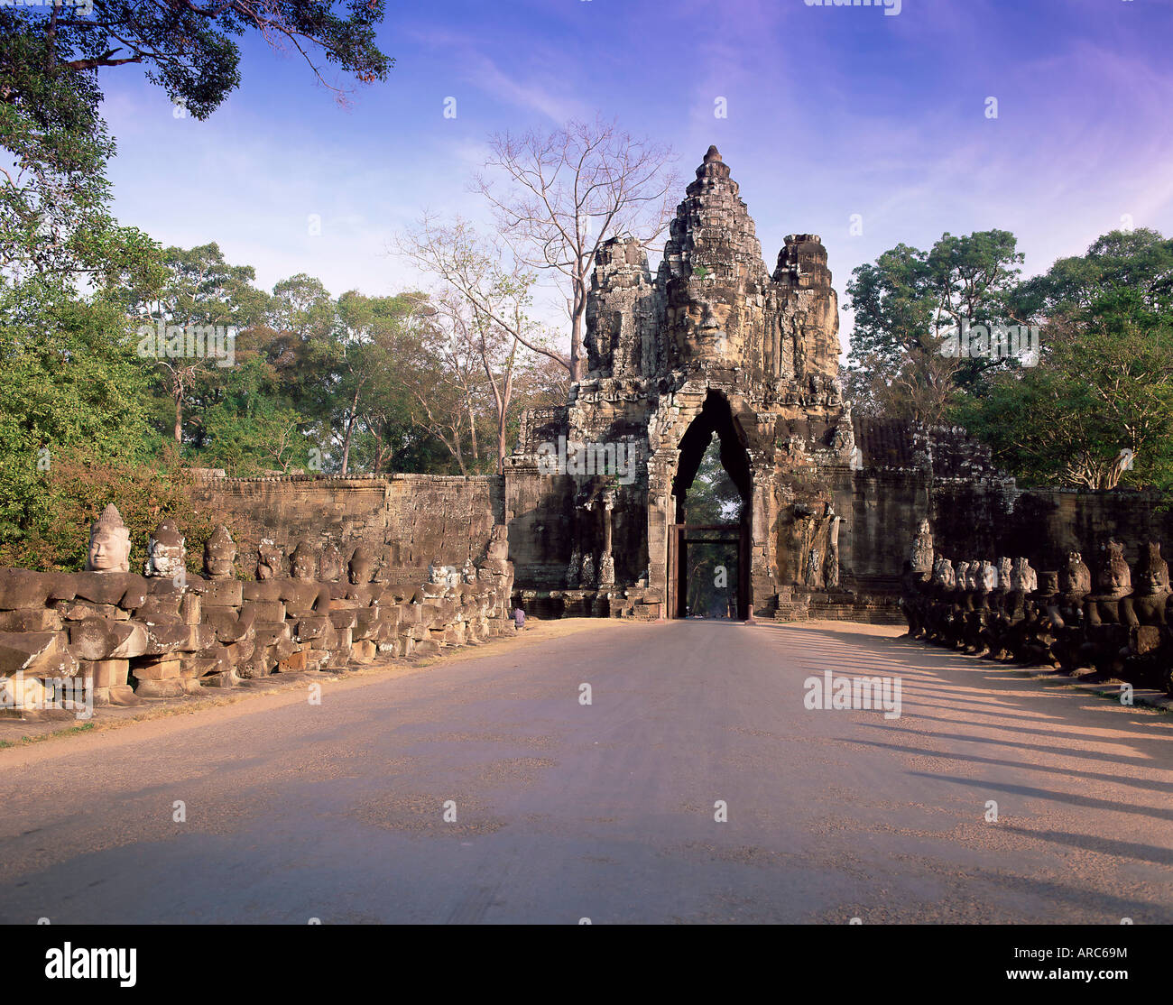 Porte d'entrée à Angkor Thom, les temples d'Angkor, Angkor, la Province de Siem Reap, Cambodge, Indochine, Asie du sud-est Banque D'Images