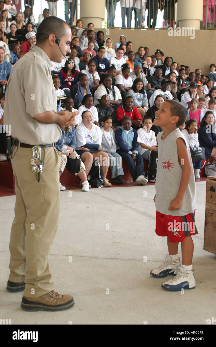 Miami Florida,Parrot Jungle,oiseaux,plumes,vol,Drug Free Youth in Town,DFYIT club,anti addiction organisation à but non lucratif,Drug Free Festival,festival Banque D'Images