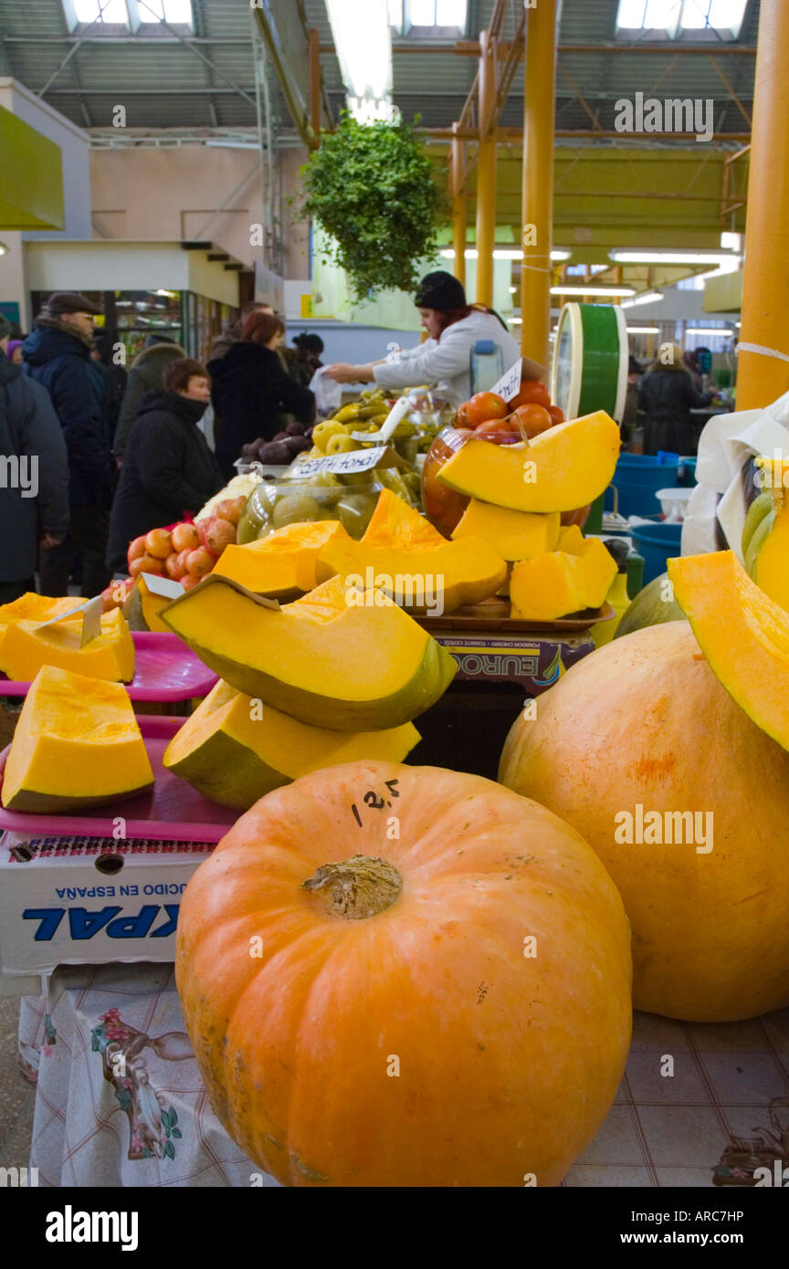 Les citrouilles et autres légumes à Centraltirgus le marché principal Riga Lettonie Banque D'Images