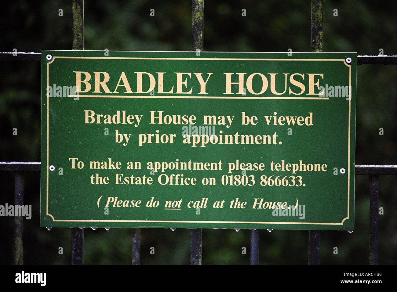 Un AVIS À L'ENTRÉE DE BRADLEY HOUSE PRÈS DE MILTON BRADLEY SOMERSET UK L'ACCUEIL DU DUC DE SOMERSET Banque D'Images