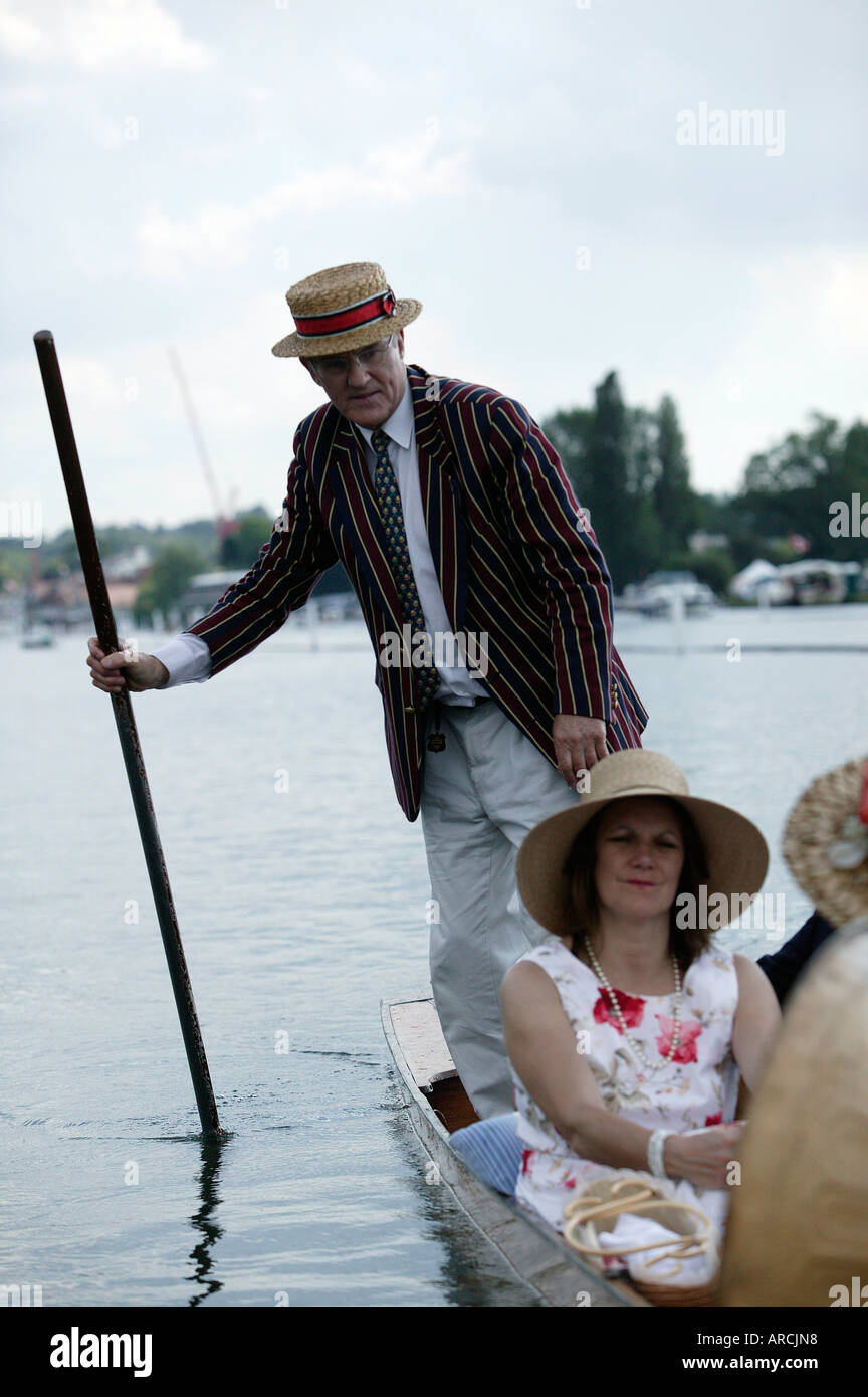 Promenades en barque sur la Tamise au Henley Royal Regatta Banque D'Images