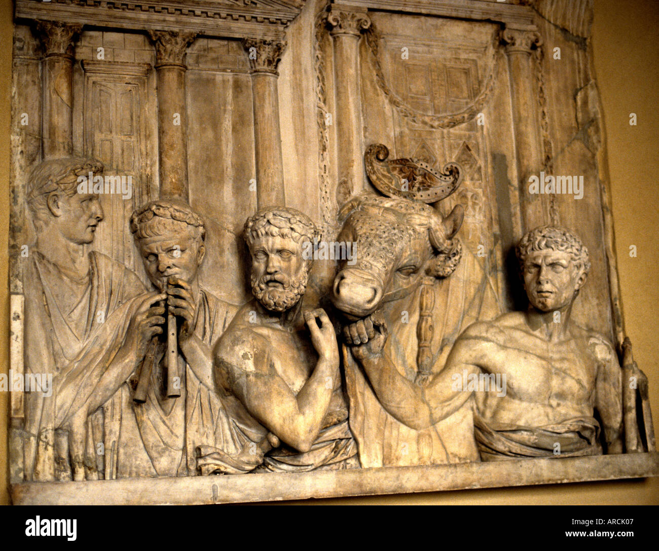 L'Art Roman grec Sacrifice 1er hommes homme cheval flûte Banque D'Images