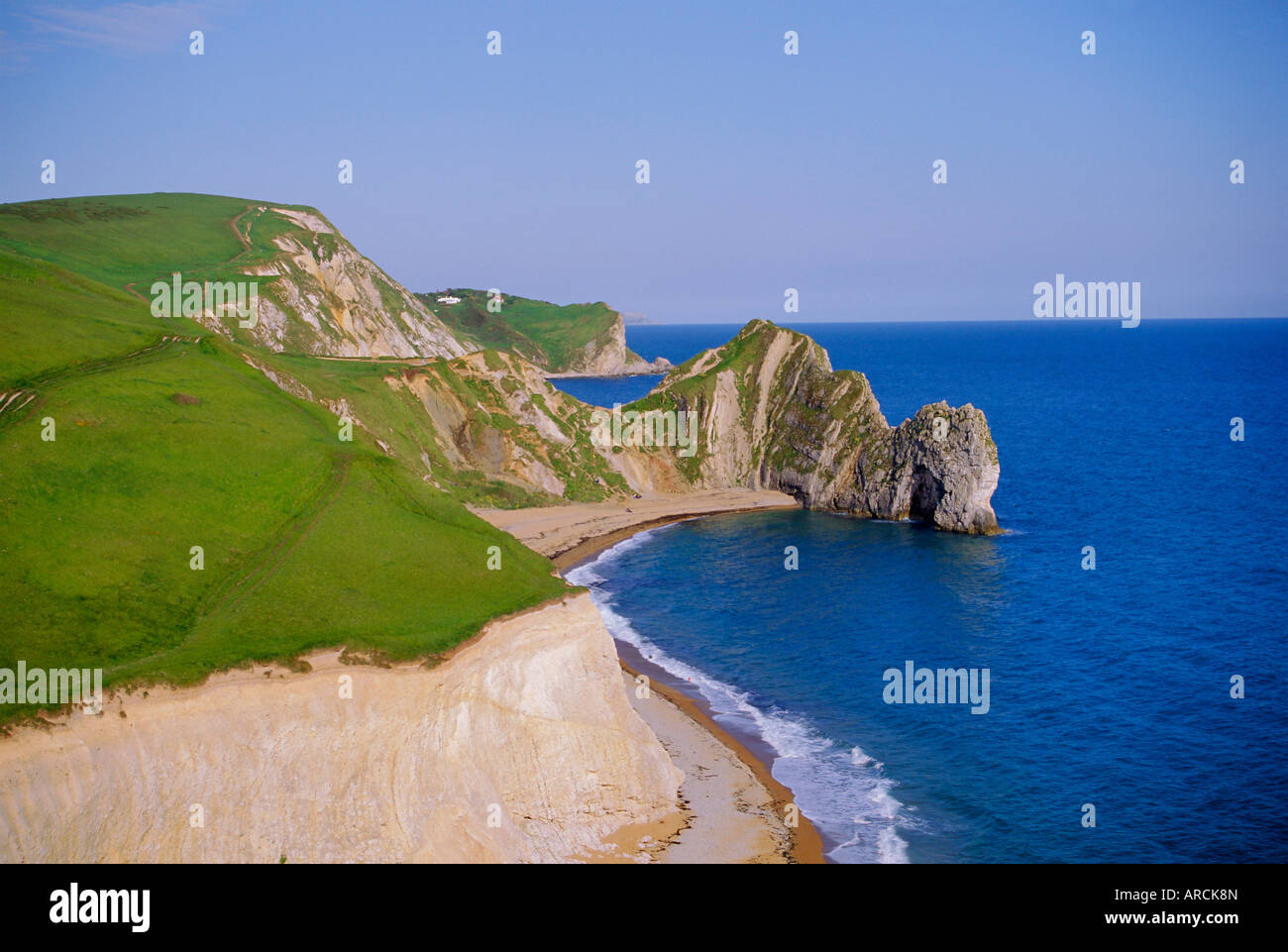 Durdle Door, une arche de calcaire de Purbeck, sur la côte, Dorset, England, UK Banque D'Images