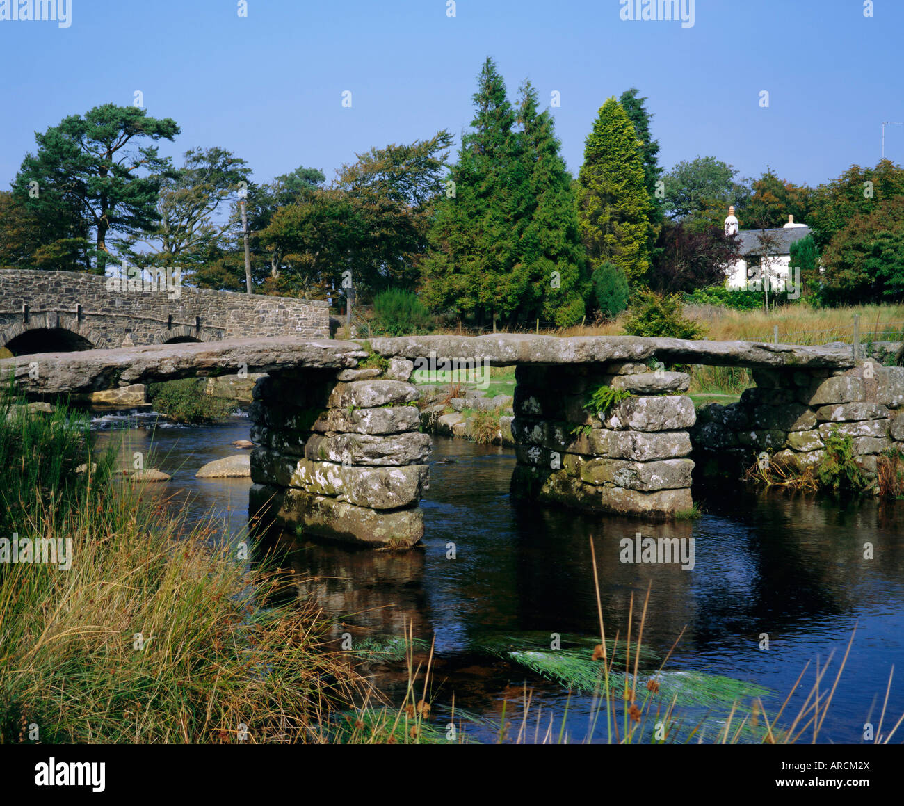 Clapper Bridge, Postbridge, Dartmoor, dans le Devon, England, UK Banque D'Images