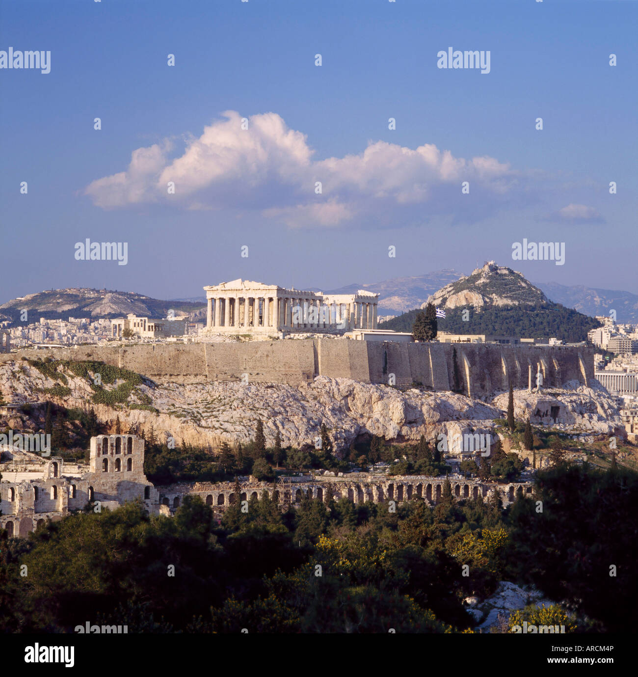 L'horizon de l'Acropole avec Lykabettos Hill dans l'arrière-plan, Athènes, Grèce Banque D'Images