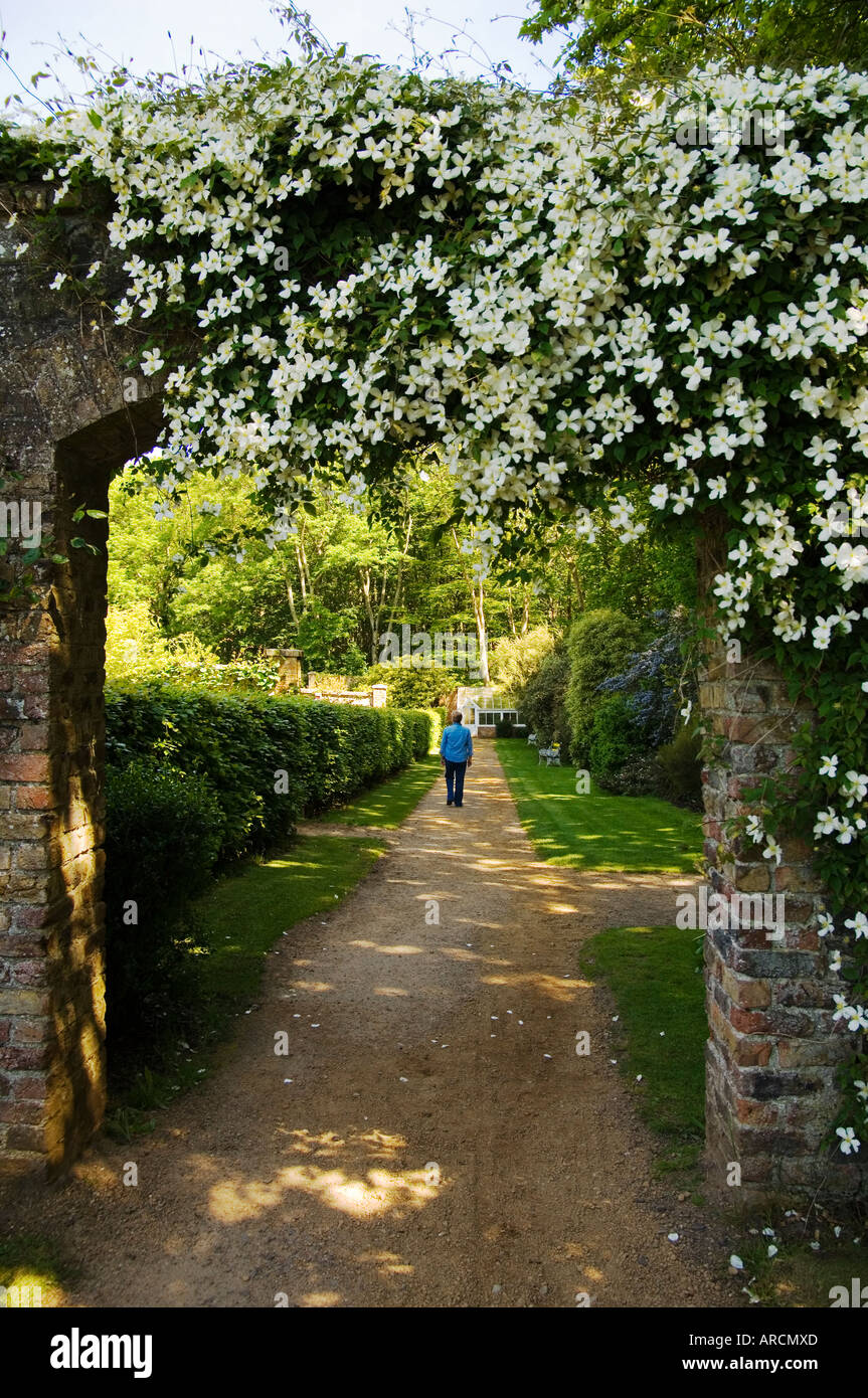 Promenade dans le jardin d'ornement de Ardgillan stately home, le nord du comté de Dublin, Irlande Banque D'Images