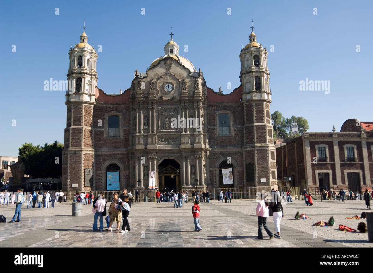 L'adjacent à la basilique la Basilique de Guadalupe, Mexico, Mexique, Amérique du Nord Banque D'Images