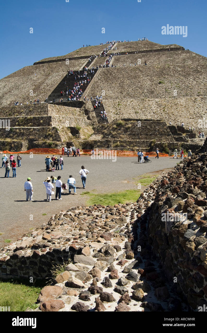 Pyramide du soleil, Teotihuacan, 150AD à 600AD et plus tard utilisé par les Aztèques, au nord de la ville de Mexico, Mexique Banque D'Images