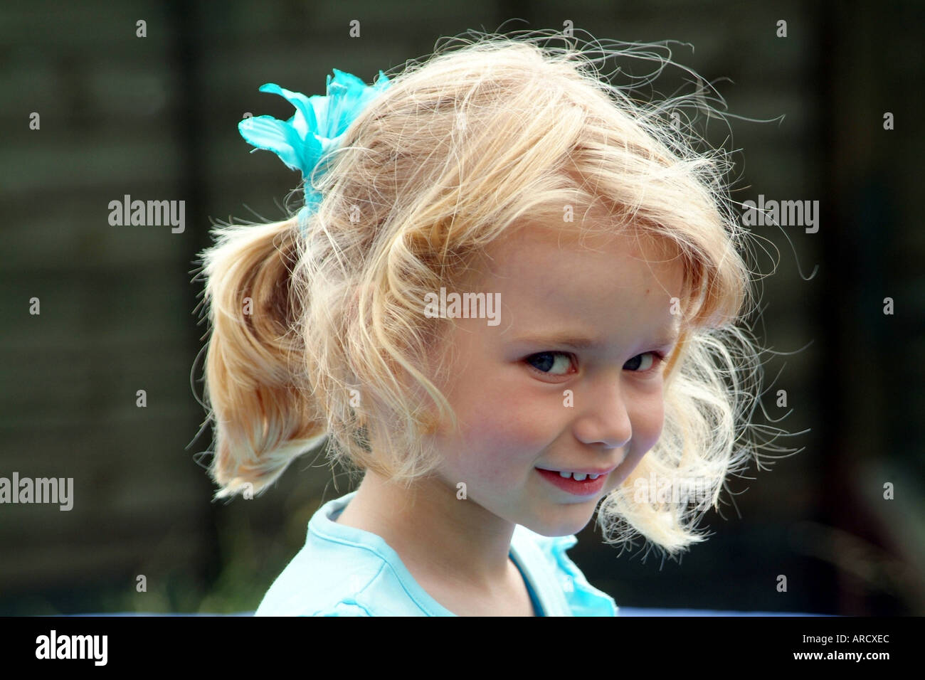 Jolie Petite Fille Blonde Anglaise Smiling Photo Stock Alamy