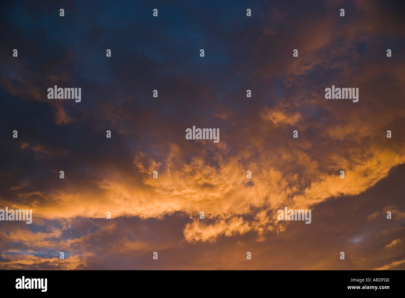 Orange Ciel et nuages Banque D'Images