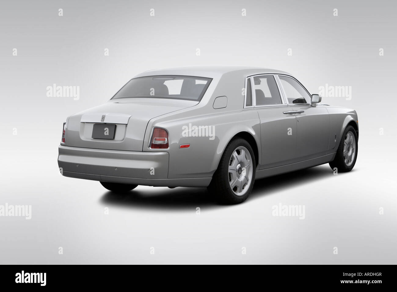 2006 Rolls-Royce Phantom dans l'argent - vue d'angle arrière Photo Stock -  Alamy