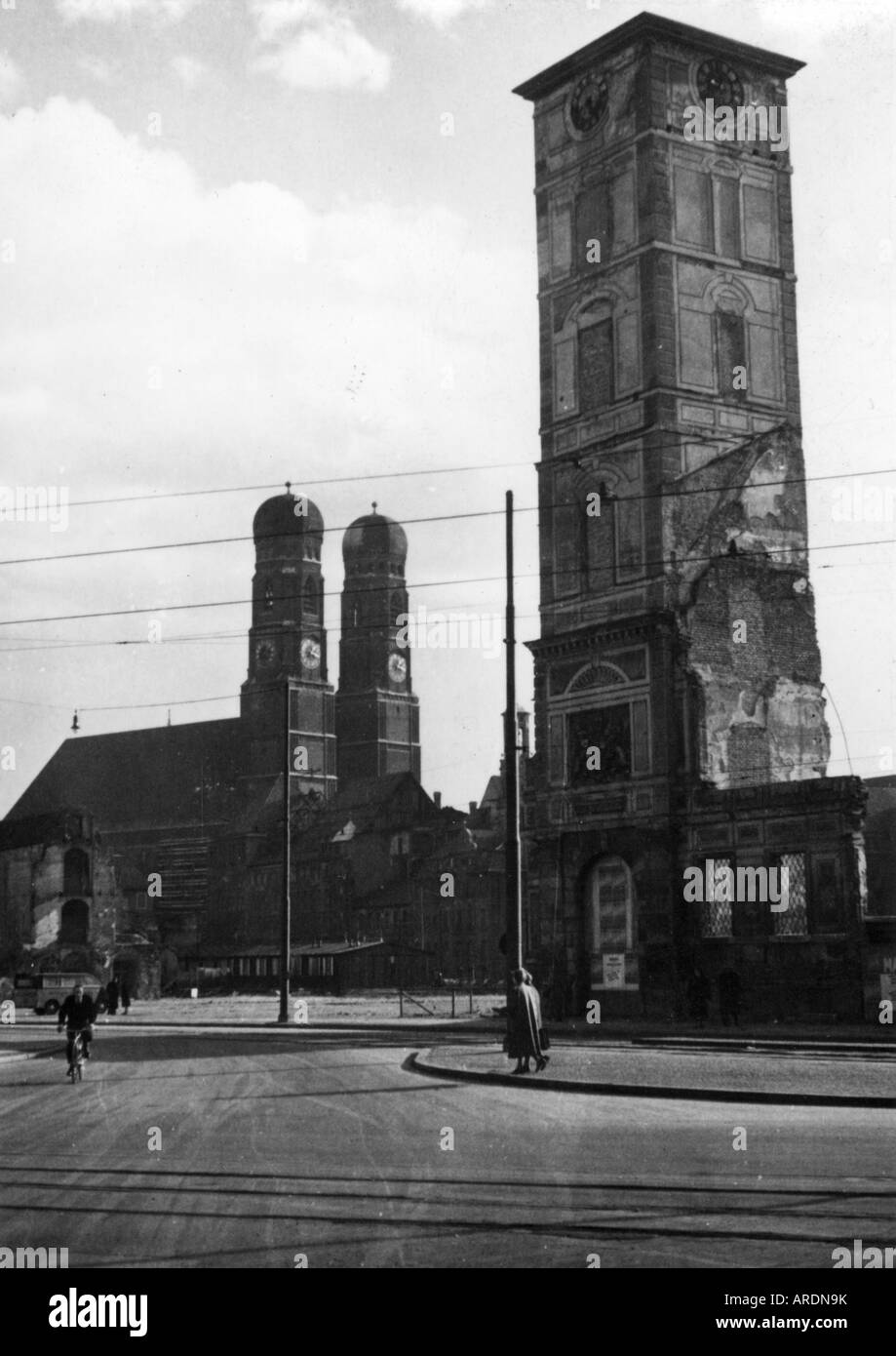 Géographie/voyages, Allemagne, Munich, Maxburg, tour, Frauenkirche en arrière-plan, deuxième moitié des années 1940, Banque D'Images
