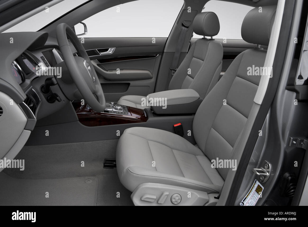2007 Audi A6 3.2 en gris - sièges avant Banque D'Images