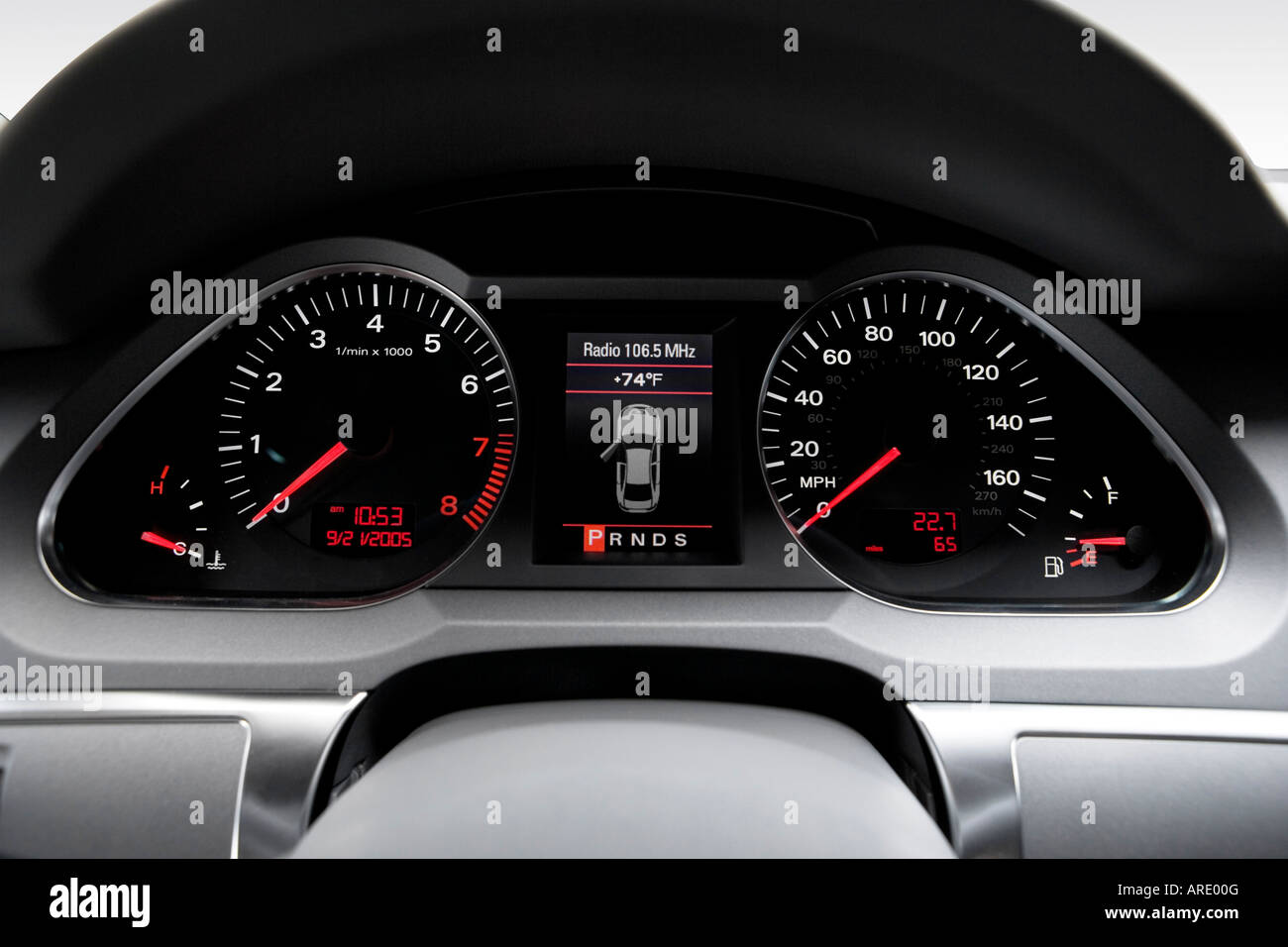 2006 Audi A6 Avant 3.2 quattro en gris - Compteur/compte-tours Banque D'Images
